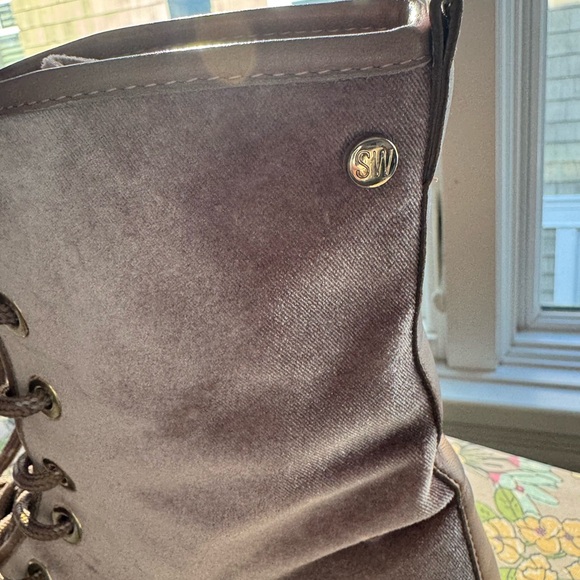 Stuart Weitzman Pink/Mauve Velvet and Leather Combat boot size 8 - Picture 12 of 16